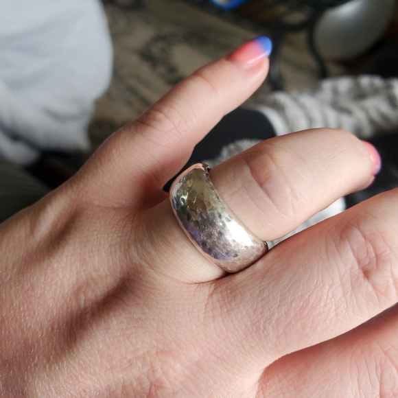 John Hardy Sterling Hammered Ring - Picture 4 of 8